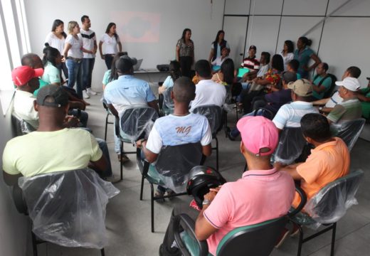 Palestra sobre câncer de mama abre cronograma de oficinas da SEDEA para o Outubro Rosa