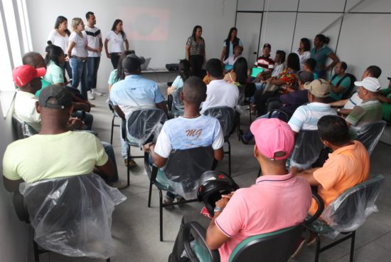 Palestra sobre câncer de mama abre cronograma de oficinas da SEDEA para o Outubro Rosa