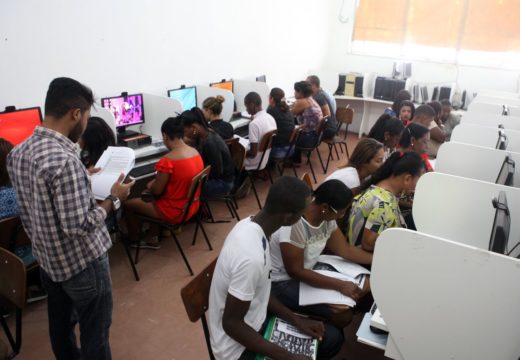 SEDEA movimenta Biblioteca Municipal com oficina de informática básica