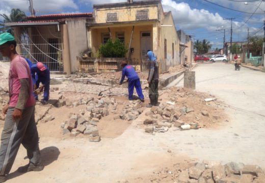Prefeitura segue com obras de requalificação na Thompson Flores