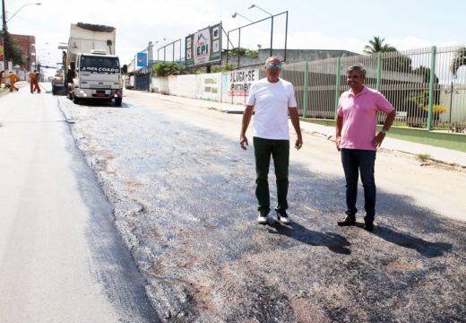 Prefeitura retoma pavimentação da Rua Dantas Bião durante o final de semana