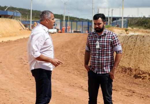 Prefeito Joaquim Neto vistoria obra de acesso a unidade da PKG nesta terça-feira (17)