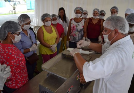 Visitantes da 20ª Expo Alagoinhas aprendem a produzir hambúrgueres e molhos artesanais