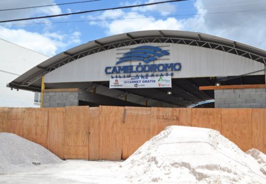 Prefeito se reúne com vendedores para conversar sobre a reta final das obras no Camelódromo