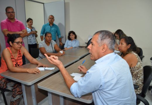 Prefeito se reúne com feirantes para discutir melhorias à Central de Abastecimento