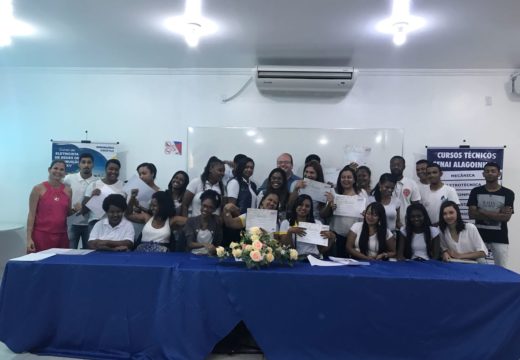 SEMAS realiza entrega de diplomas para alunos dos cursos realizados em parceria com SENAI