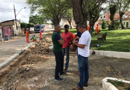 Prefeito visita obras pela cidade neste sábado (25)