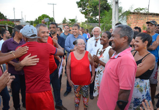 Trabalho e transformação: Prefeito Joaquim Neto assina ordem de serviço para iniciar as obras abandonadas da Rua Padre Araguaia