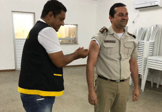 Imunização pré-carnaval: Prefeitura de Alagoinhas realiza vacinação em militares do 4º Batalhão