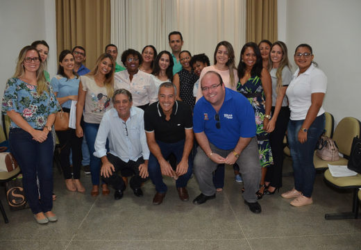 Prefeito dá posse a novos servidores