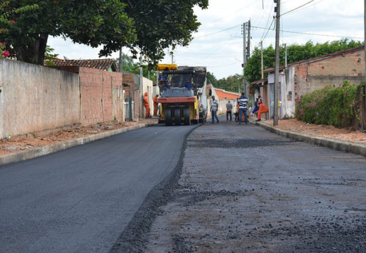 Prefeitura asfalta mais uma rua no entorno da 8 de Dezembro