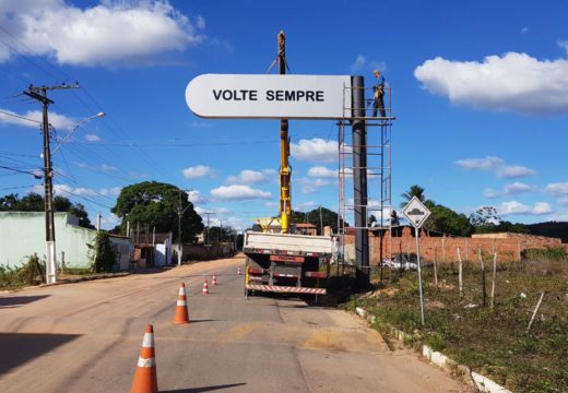 Prefeitura de Alagoinhas instala pórticos para sinalização nas principais vias de acesso ao município