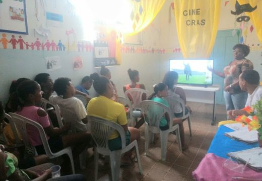 Adolescentes participam do CINE CRAS nesta quinta-feira (15)