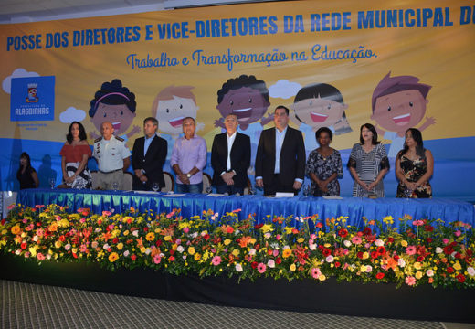 Prefeitura realiza cerimônia para assinatura do termo de posse dos novos gestores eleitos das escolas municipais de Alagoinhas