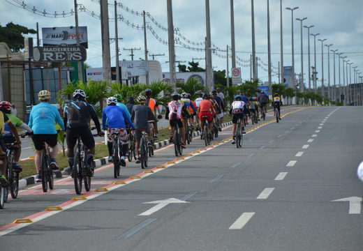 DEMOCRATIZANDO AS RUAS: Joaquim Neto inaugura primeira ciclofaixa de Alagoinhas na Av. Joseph Wagner