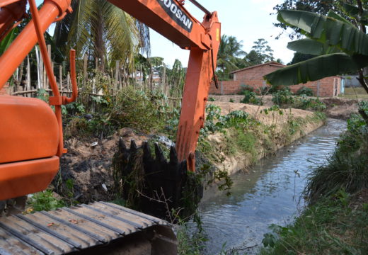 Operação Lagoa da Cavada: Prefeitura retira vegetação e realiza limpeza da área