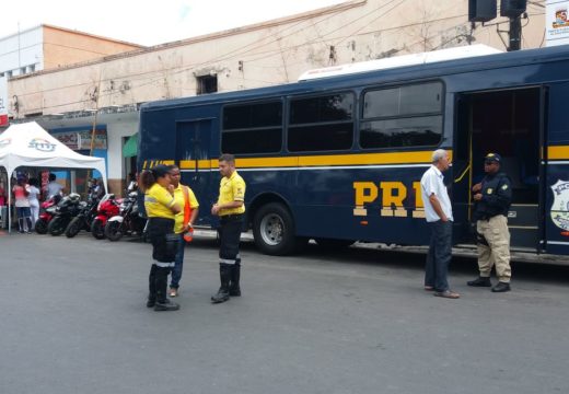 SMTT aborda condutores e promove atividades educativas na Semana Municipal da Vida no Trânsito