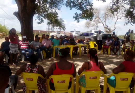 Vice-prefeita discute programação para o Março Mulher com moradoras do Catuzinho