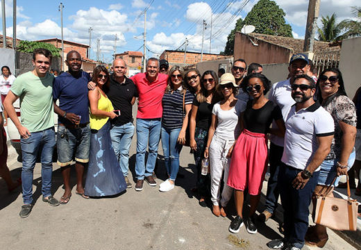 “A preocupação do governo atual, do prefeito Joaquim Neto, é justamente chegar nesses pontos que estão desassistidos há décadas”, afirma diretor de obras na inauguração da Rua São Félix