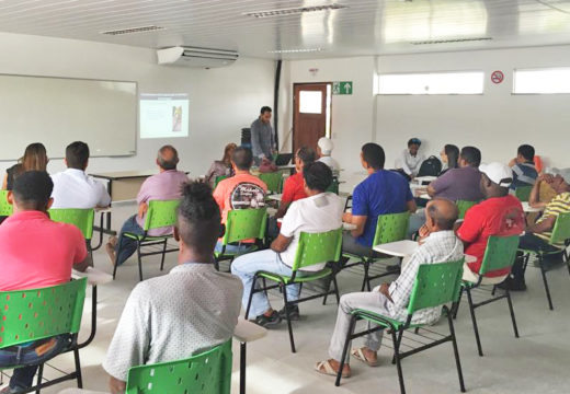 Prefeitura realiza treinamento sobre processo de drenagem urbana para profissionais da Secretaria de Infraestrutura