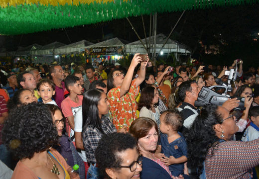 Valorização da cultura local: Vila de Santo Antônio esquenta o arrasta pé na véspera da festa tradicional de São João