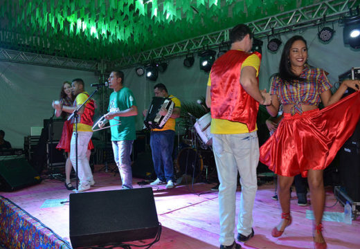 VIVA A TRADIÇÃO: Vila de Santo Antônio abre os festejos juninos em Alagoinhas com muito forró e animação