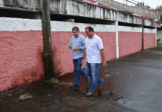 Secretário de Infraestrutura faz visita técnica ao Carneirão para dar início às melhorias na estrutura do estádio