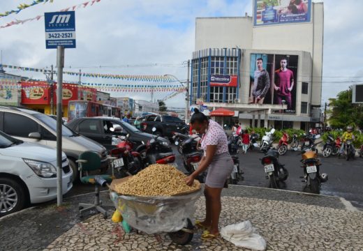 Prefeitura autoriza 80 pontos de venda temporários de amendoim no centro da cidade