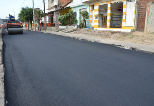 Avenida Lourival Batista recebe obras de requalificação asfáltica