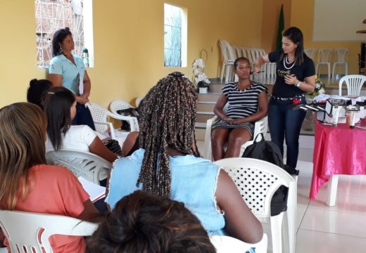 Qualificação profissional: Prefeitura promove oficina gratuita de automaquiagem no Mangalô