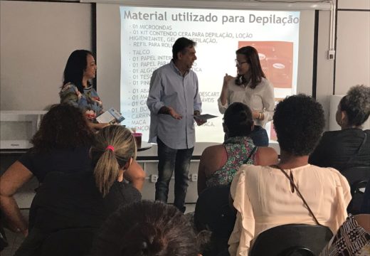 “O conhecimento não tem preço, o conhecimento é transformador e está fazendo a diferença na minha vida. Na minha e na da minha família”, afirma a artesã Miriam Costa após oficina realizada na SEDEA