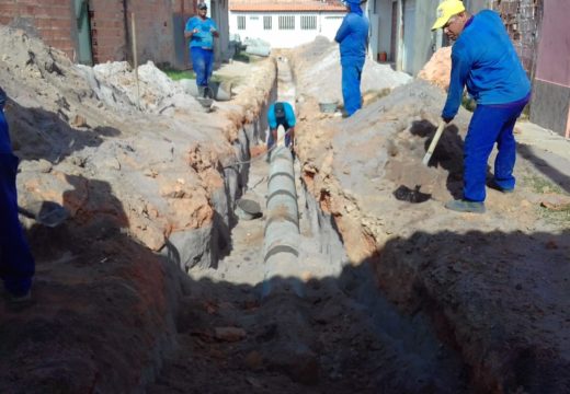 Prefeitura executa serviços de microdrenagem na Rua Duque de Caxias e no Loteamento Santo Antônio