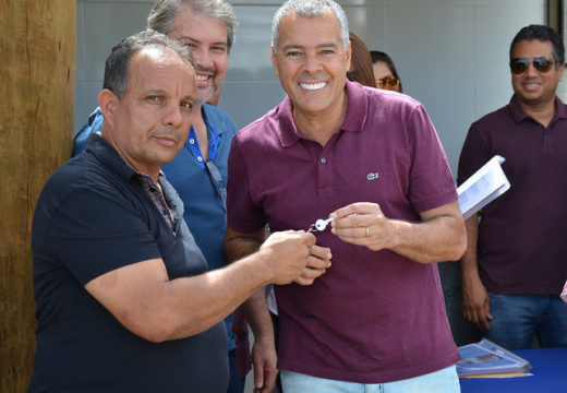 Prefeito Joaquim Neto entrega chaves de quiosques da Praça Rui Barbosa