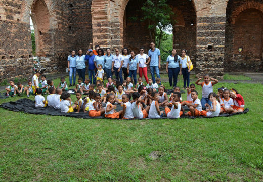 Com apoio da SECET, crianças do SESC fazem visita às ruínas da Igreja de Alagoinhas Velha