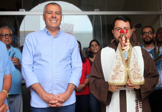 Prefeitura recebe visita da imagem de Nossa Senhora de Nazaré
