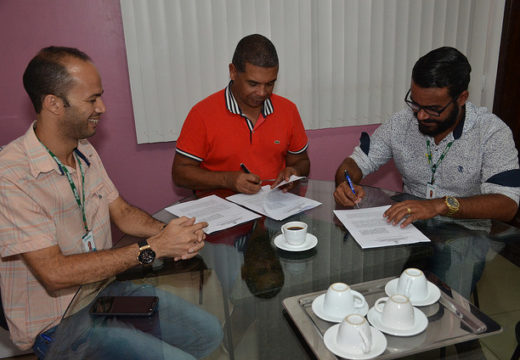 Estágio curricular, aprendizado e qualificação: Prefeitura assina convênio com o Centro Tecnológico Senhora Santana (CETASS)