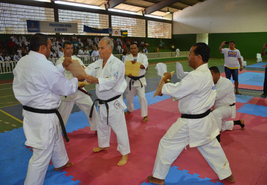 Alagoinhas reúne mais de 130 atletas no XI Campeonato Baiano de Karatê Yudansha