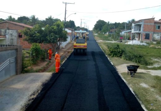 Prefeitura segue com Programa de Requalificação Urbana e asfalto chega à Rua das Amendoeiras e Miguel Velho