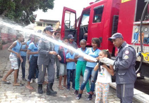 Dia das Crianças: Guarda Municipal proporciona um dia divertido no Corpo de Bombeiros