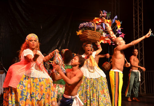 Alagoinhas nos 30 anos do Balé Folclórico da Bahia: única companhia profissional de dança folclórica do país sobe ao palco da praça J.J. Seabra