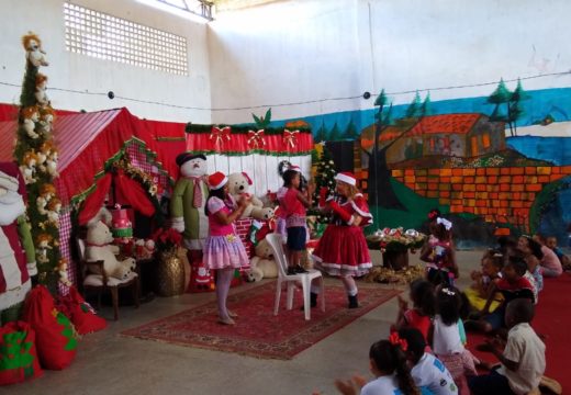 CRAS celebram o Natal com apresentações culturais e distribuição de presentes