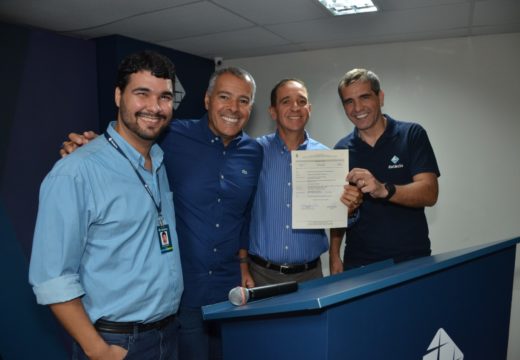 Prefeito Joaquim Neto assina alvará para ampliação da Faculdade Estácio de Alagoinhas