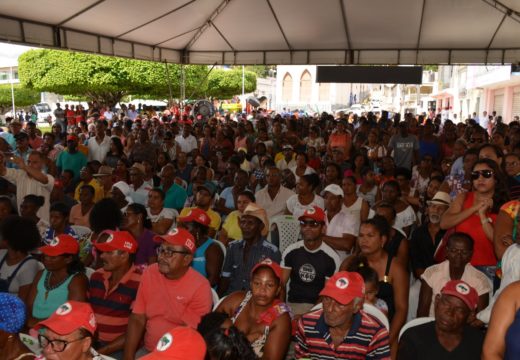 Em Aramari, vice-prefeita Iraci Gama participa da entrega do trecho pavimentado da BA-504