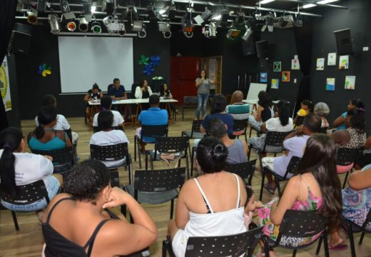 Foco no atendimento de qualidade ao usuário do SUS: em reunião com a associação de moradores de Santa Terezinha, secretária de saúde debate melhorias à comunidade