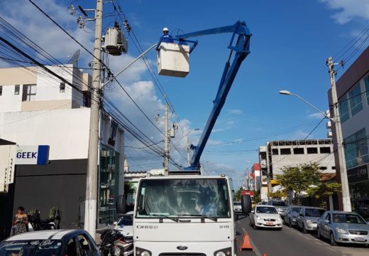 Mais economia e segurança: Prefeitura inicia instalação de luminárias de LED em praças e avenidas