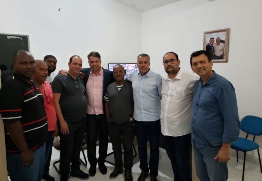 Greve de ônibus termina após negociação mediada pelo prefeito Joaquim Neto