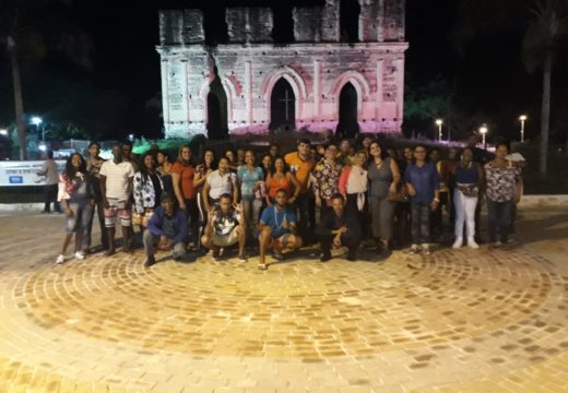 Parceria entre Secretaria Municipal de Educação e Secretaria Municipal de Cultura, Esporte e Turismo leva alunos para uma visita guiada por pontos históricos da cidade