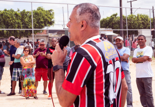 Prefeito Joaquim Neto reinaugura campo de bola do Barreiro