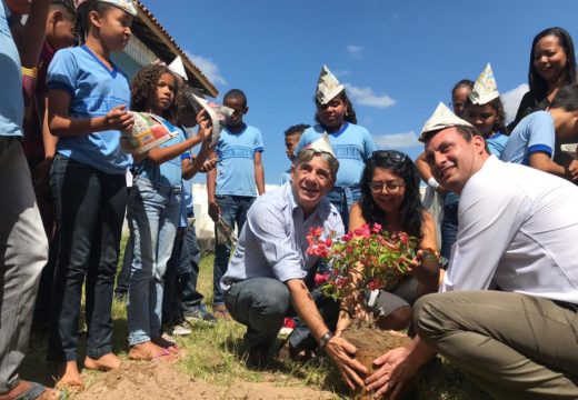 DIA DA ÁRVORE: Prefeitura promove ação de educação ambiental com alunos da Escola Municipal Eraldo Tinoco de Melo