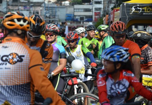 Ciclistas de várias idades tomaram as ruas de Alagoinhas no Passeio Ciclístico pelo Setembro Amarelo